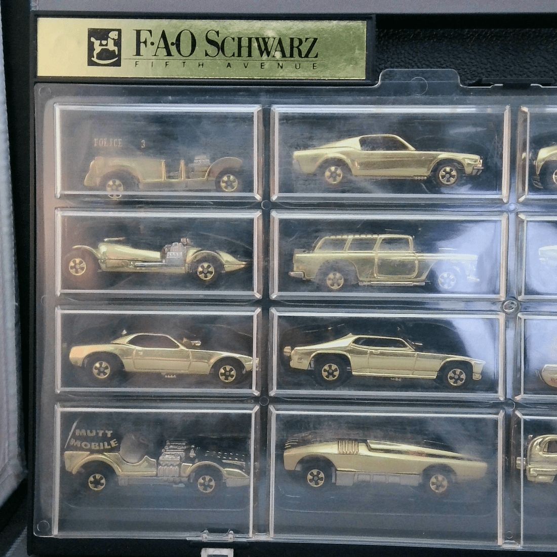 Hot Wheels FAO Schwarz Gold Series Collection II - Image 9